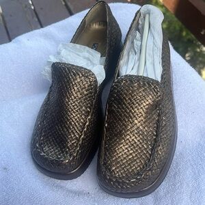 Pons Quintana bronze leather loafers new. Size 38.5 fits like a 8.5 or 9.in  box